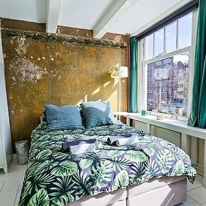  Holiday home Large En-suite In Historic Canalhouse From 1729